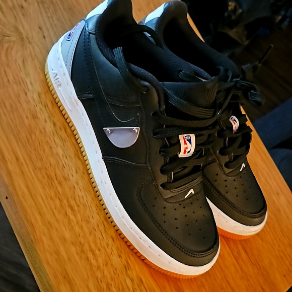 Nike AirForce 1 LV8 1 NBA - Picture 2 of 5
